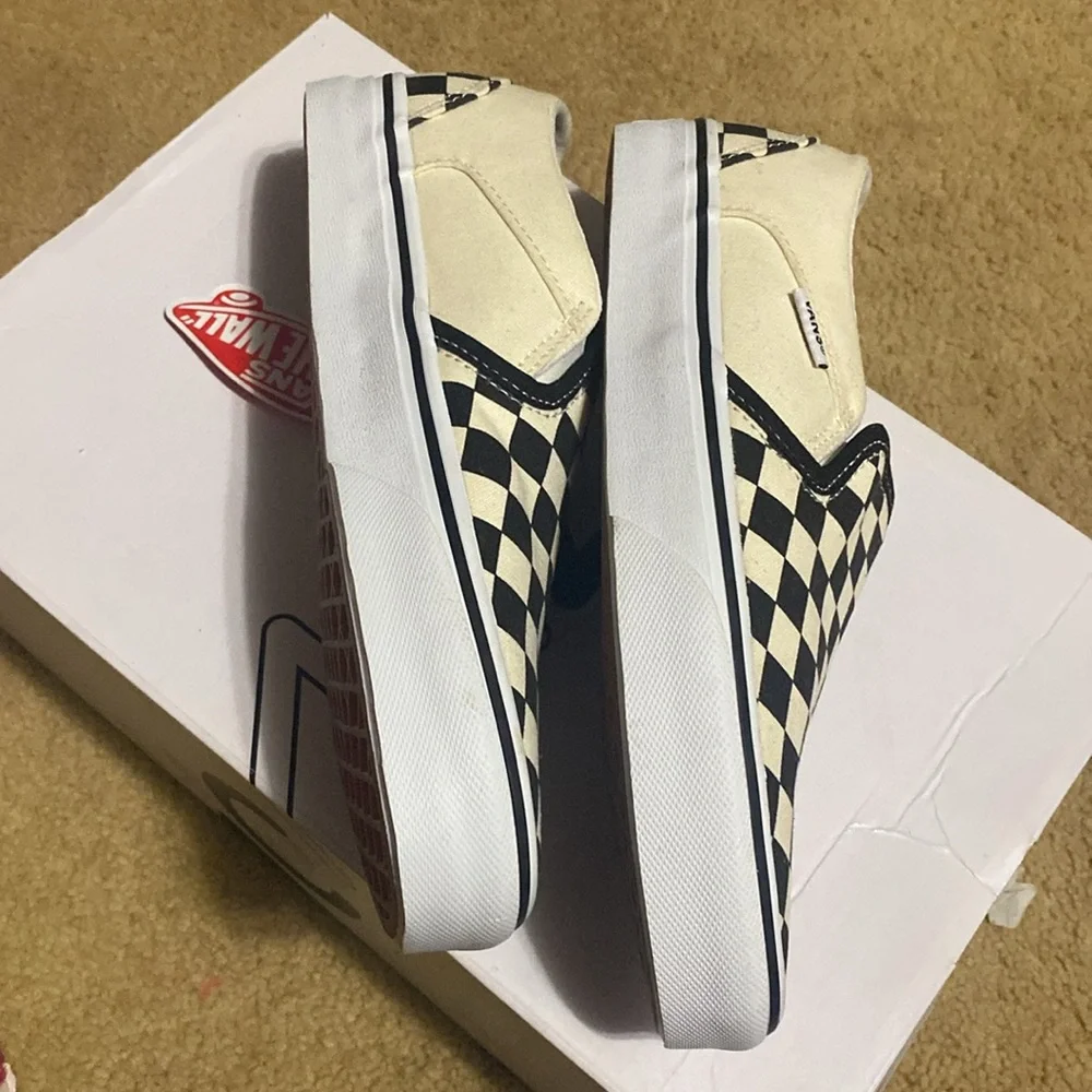 Vans - Picture 4 of 5